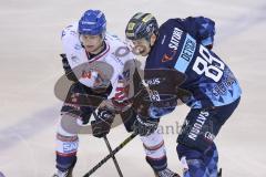 Im Bild: Samuel Soramies (#28 Adler Mannheim) und Hans Detsch (#89 ERC)

Eishockey - Herren - DEL - Saison 2019/2020 -  ERC Ingolstadt - Adler Mannheim - Foto: Ralf Lüger