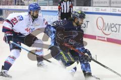 Im Bild: Nico Krämmer (#21 Adler Mannheim) und Mirko Höfflin (#92 ERC)

Eishockey - Herren - DEL - Saison 2019/2020 -  ERC Ingolstadt - Adler Mannheim - Foto: Ralf Lüger