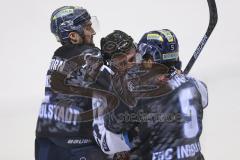 Im Bild: Colton Jobke (#7 ERC) Travis Turnbull(Straubing Tigers) und Fabio Wagner (#5 ERC) beim Faustkampf

Eishockey - Herren - DEL - Saison 2019/2020 -  ERC Ingolstadt - Straubing Ice Tigers - Foto: Ralf Lüger