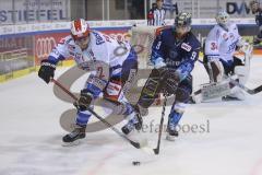 Im Bild: Mark Fraser (#2 Schwenningen) und Jerry D´Amigo (#9 ERC)

Eishockey - Herren - DEL - Saison 2019/2020 -  ERC Ingolstadt - Schwenningen Wild Wings - Foto: Ralf Lüger