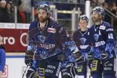 Im Bild: Jerry D´Amigo (#9 ERC)  auf dem Weg zur Fankurve

Eishockey - Herren - DEL - Saison 2019/2020 -  ERC Ingolstadt - Adler Mannheim - Foto: Ralf Lüger