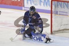 Im Bild: Jochen Reimer (#32 Torwart ERC) mit dem Save

Eishockey - Herren - DEL - Saison 2019/2020 -  ERC Ingolstadt - Adler Mannheim - Foto: Ralf Lüger