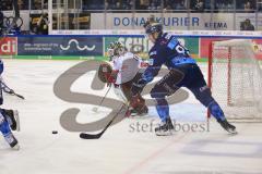 Im Bild: Mike Collins (#13 ERC) Markus Keller (#35 Augsburger Panther) und Hans Detsch (#89 ERC)

Eishockey - Herren - DEL - Saison 2019/2020 -  ERC Ingolstadt - Augsburger Panther - Foto: Ralf Lüger