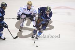 Im Bild: Tim Fleischer (#17 Iserlohn) und Mirko Höfflin (#92 ERC)

Eishockey - Herren - DEL - Saison 2019/2020 -  ERC Ingolstadt - Iserlohn Roosters - Foto: Ralf Lüger