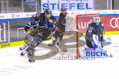 Im Bild: Fabio Wagner (#5 ERC) und Timo Pielmeier (#51 Torwart ERC)

Eishockey - Herren - DEL - Saison 2019/2020 -  ERC Ingolstadt - Eisbären Berlin - Foto: Ralf Lüger