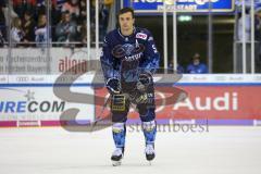 Im Bild: Fabio Wagner (#5 ERC) feiert mit den Fans

Eishockey - Herren - DEL - Saison 2019/2020 -  ERC Ingolstadt - Schwenninger Wild Wings - Foto: Ralf Lüger