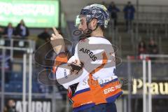 Im Bild: Colton Jobke (#7 ERC) mit einem Handy auf dem Eis

Eishockey - Herren - DEL - Saison 2019/2020 -  ERC Ingolstadt - Schwenninger Wildwings - Foto: Ralf Lüger