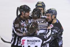 Im Bild: Sandro Schönberger (Straubing Tigers) Kris Foucault (#81 ERC) und Colton Jobke (#7 ERC)

Eishockey - Herren - DEL - Saison 2019/2020 -  ERC Ingolstadt - Straubing Ice Tigers - Foto: Ralf Lüger