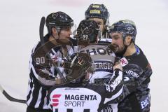 Im Bild: Sandro Schönberger (Straubing Tigers) Kris Foucault (#81 ERC) und Colton Jobke (#7 ERC)

Eishockey - Herren - DEL - Saison 2019/2020 -  ERC Ingolstadt - Straubing Ice Tigers - Foto: Ralf Lüger