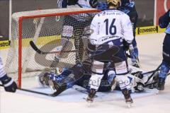 Im Bild: Timo Pielmeier (#51 Torwart ERC) liegt auf dem Rücken - Mike Halmo (#16 Iserlohn)

Eishockey - Herren - DEL - Saison 2019/2020 -  ERC Ingolstadt - Iserlohn Roosters - Foto: Ralf Lüger