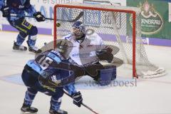 Im Bild: Andreas Jenike (#92 Iserlohn) und Brett Oslon (#16 ERC)

Eishockey - Herren - DEL - Saison 2019/2020 -  ERC Ingolstadt - Iserlohn Roosters - Foto: Ralf Lüger