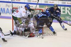 Im Bild: Kris Foucault (#81 ERC) vor dem Tor von Markus Keller (#35 Augsburger Panther) - Brady LAMB (Augsburger Panther, 2) und Jerry D´Amigo (#9 ERC) kommen zur Hilfe

Eishockey - Herren - DEL - Saison 2019/2020 -  ERC Ingolstadt - Augsburger Panther 