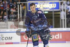 Im Bild: Fabio Wagner (#5 ERC) feiert mit den Fans

Eishockey - Herren - DEL - Saison 2019/2020 -  ERC Ingolstadt - Schwenninger Wild Wings - Foto: Ralf Lüger