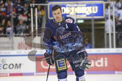 Im Bild: Fabio Wagner (#5 ERC) feiert mit den Fans

Eishockey - Herren - DEL - Saison 2019/2020 -  ERC Ingolstadt - Schwenninger Wild Wings - Foto: Ralf Lüger