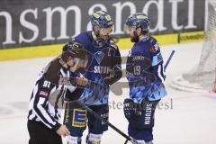 Im Bild: Dustin Friesen (#14 ERC) und Brett Findlay (#19 ERC) im Gespräch

Eishockey - Herren - DEL - Saison 2019/2020 -  ERC Ingolstadt - Iserlohn Roosters - Foto: Ralf Lüger