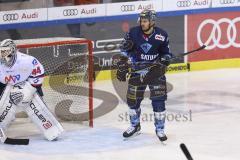 Im Bild: Matt Bailey (#22 ERC)

Eishockey - Herren - DEL - Saison 2019/2020 -  ERC Ingolstadt - Adler Mannheim - Foto: Ralf Lüger