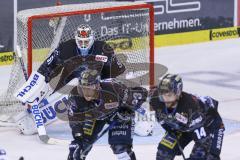 Im Bild: Timo Pielmeier (#51 Torwart ERC) Maurice Edwards (#23 ERC) Dustin Friesen (#14 ERC)

Eishockey - Herren - DEL - Saison 2019/2020 -  ERC Ingolstadt - Eisbären Berlin - Foto: Ralf Lüger