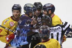 Im Bild: Brandon Mashinter (#53 ERC) und Nicholas Jensen (#48 Duesseldorfer EG) haben Stress miteinander

Eishockey - Herren - DEL - Saison 2019/2020 -  ERC Ingolstadt - Düsseldorfer EG - Foto: Ralf Lüger