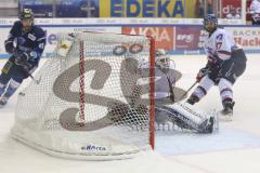 Im Bild: Tor durch Jerry D´Amigo (#9 ERC) - Dennis Endras (#44 Adler Mannheim) ist machtlos

Eishockey - Herren - DEL - Saison 2019/2020 -  ERC Ingolstadt - Adler Mannheim - Foto: Ralf Lüger