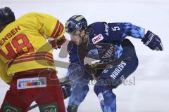 Im Bild: Nicholas Jensen (#48 Duesseldorfer EG) und Fabio Wagner (#5 ERC)

Eishockey - Herren - DEL - Saison 2019/2020 -  ERC Ingolstadt - Düsseldorfer EG - Foto: Ralf Lüger