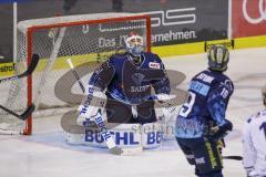 Im Bild: Timo Pielmeier (#51 Torwart ERC) schaut nach oben

Eishockey - Herren - DEL - Saison 2019/2020 -  ERC Ingolstadt - Iserlohn Roosters - Foto: Ralf Lüger