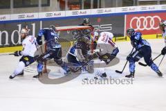 Im Bild: Jochen Reimer (#32 Torwart ERC) Mads Christensen (#12 EHC Red Bull München)  David Elsner (#61 ERC)

Eishockey - Herren - DEL - Saison 2019/2020, Spiel 5 - 26.09.2019 -  ERC Ingolstadt - EHC Red Bull München - Foto: Ralf Lüger
