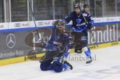 Im Bild: Tor zum 2:1 für den ERC durch Brandon Mashinter (#53 ERC) - jubel mit David Elsner (#61 ERC)

Eishockey - Herren - DEL - Saison 2019/2020 -  ERC Ingolstadt - Augsburger Panther - Foto: Ralf Lüger