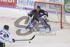 Im Bild: Jochen Reimer (#32 Torwart ERC)

Eishockey - Herren - DEL - Saison 2019/2020 -  ERC Ingolstadt - Straubing Ice Tigers - Foto: Ralf Lüger