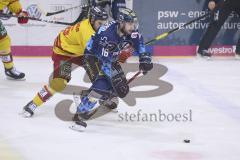 Im Bild: Brett Oslon (#16 ERC) und Reid Gardiner (#16 Duesseldorfer EG)

Eishockey - Herren - DEL - Saison 2019/2020 -  ERC Ingolstadt - Düsseldorfer EG - Foto: Ralf Lüger
