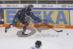 Im Bild: Colton Jobke (#7 ERC)

Eishockey - Herren - DEL - Saison 2019/2020 -  ERC Ingolstadt - Straubing Ice Tigers - Foto: Ralf Lüger