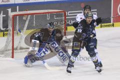 Im Bild: Jochen Reimer (#32 Torwart ERC) und Matt Bailey (#22 ERC)

Eishockey - Herren - DEL - Saison 2019/2020 -  ERC Ingolstadt - Straubing Ice Tigers - Foto: Ralf Lüger