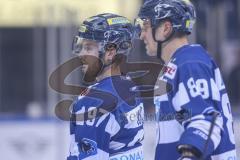 Im Bild: Simon Schütz (#97 ERC) und Hans Detsch (#89 ERC)

Eishockey - Herren - DEL - Saison 2019/2020 -  ERC Ingolstadt - Straubing Ice Tigers - Foto: Ralf Lüger