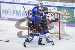 Im Bild: Dustin Strahlmeier Torwart (#34 Schwenningen) Mark Fraser (#2 Schwenningen) und Matt Bailey (#22 ERC)

Eishockey - Herren - DEL - Saison 2019/2020 -  ERC Ingolstadt - Schwenninger Wildwings - Foto: Ralf Lüger