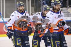 Im Bild: Dustin Friesen (#14 ERC) Brett Findlay (#19 ERC) Mirko Höfflin (#92 ERC)

Eishockey - Herren - DEL - Saison 2019/2020 -  ERC Ingolstadt - Schwenninger Wildwings - Foto: Ralf Lüger