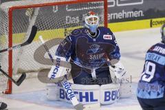 Im Bild: Timo Pielmeier (#51 Torwart ERC) schaut nach oben

Eishockey - Herren - DEL - Saison 2019/2020 -  ERC Ingolstadt - Iserlohn Roosters - Foto: Ralf Lüger