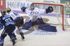 Im Bild: Andreas Jenike (#92 Iserlohn) hält den Puck mit dem Schoner

Eishockey - Herren - DEL - Saison 2019/2020 -  ERC Ingolstadt - Iserlohn Roosters - Foto: Ralf Lüger