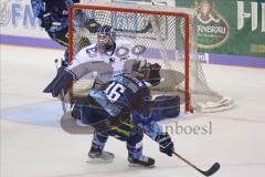 Im Bild: Andreas Jenike (#92 Iserlohn) und Brett Oslon (#16 ERC)

Eishockey - Herren - DEL - Saison 2019/2020 -  ERC Ingolstadt - Iserlohn Roosters - Foto: Ralf Lüger