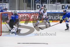 Im Bild: Tim Wohlgemuth (#33 ERC) schießt Richtung Tor von Dustin Strahlmeier Torwart (#34 Schwenningen)

Eishockey - Herren - DEL - Saison 2019/2020 -  ERC Ingolstadt - Schwenninger Wildwings - Foto: Ralf Lüger