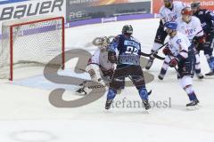 Im Bild: Dennis Endras (#44 Adler Mannheim) und Maurice Edwards (#23 ERC)

Eishockey - Herren - DEL - Saison 2019/2020 -  ERC Ingolstadt - Adler Mannheim - Foto: Ralf Lüger