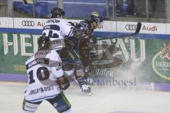 Im Bild: Benedikt Kohl (Straubing Tigers) und Fabio Wagner (#5 ERC)

Eishockey - Herren - DEL - Saison 2019/2020 -  ERC Ingolstadt - Straubing Ice Tigers - Foto: Ralf Lüger