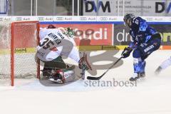 Im Bild: Markus Keller (#35 Augsburger Panther) und David Elsner (#61 ERC)

Eishockey - Herren - DEL - Saison 2019/2020 -  ERC Ingolstadt - Augsburger Panther - Foto: Ralf Lüger