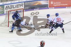 Im Bild: Dennis Endras (#44 Adler Mannheim) und Maurice Edwards (#23 ERC) - Chad Billins (#4 Adler Mannheim) und Mark Katic (#95 Adler Mannheim) kommen zu spät

Eishockey - Herren - DEL - Saison 2019/2020 -  ERC Ingolstadt - Adler Mannheim - Foto: Ralf 