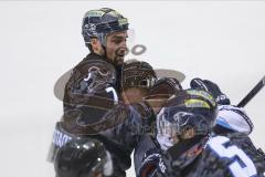 Im Bild: Colton Jobke (#7 ERC) Travis Turnbull(Straubing Tigers) und Fabio Wagner (#5 ERC) beim Faustkampf

Eishockey - Herren - DEL - Saison 2019/2020 -  ERC Ingolstadt - Straubing Ice Tigers - Foto: Ralf Lüger