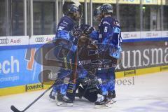 Im Bild: Tor zum 2:1 für den ERC durch Brandon Mashinter (#53 ERC) - jubel mit David Elsner (#61 ERC) Mirko Höfflin (#92 ERC) Steven Seigo (#6 ERC)

Eishockey - Herren - DEL - Saison 2019/2020 -  ERC Ingolstadt - Augsburger Panther - Foto: Ralf Lüger