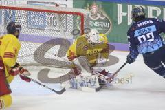 Im Bild: Torwart Mathias NIEDERBERGER (#35 Duesseldorfer EG) und Mirko Höfflin (#92 ERC)

Eishockey - Herren - DEL - Saison 2019/2020 -  ERC Ingolstadt - Düsseldorfer EG - Foto: Ralf Lüger