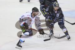 Im Bild: Kael Mouillierat (Straubing Tigers) und Petr Taticek (#17 ERC)

Eishockey - Herren - DEL - Saison 2019/2020 -  ERC Ingolstadt - Straubing Ice Tigers - Foto: Ralf Lüger