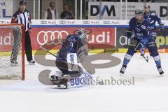 Im Bild: Timo Pielmeier (#51 Torwart ERC) hält den Puck

Eishockey - Herren - DEL - Saison 2019/2020 -  ERC Ingolstadt - Düsseldorfer EG - Foto: Ralf Lüger