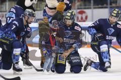 Im Bild: Kris Foucault (#81 ERC) und sein Sohn

Eishockey - Herren - DEL - Saison 2019/2020 -  ERC Ingolstadt - Adler Mannheim - Foto: Ralf Lüger