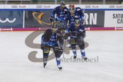 Im Bild: Tor durch Fabio Wagner (#5 ERC) - Jubel mit Jerry D´Amigo (#9 ERC) Brett Oslon (#16 ERC) und Dustin Friesen (#14 ERC)

Eishockey - Herren - DEL - Saison 2019/2020 -  ERC Ingolstadt - Schwenninger Wild Wings - Foto: Ralf Lüger