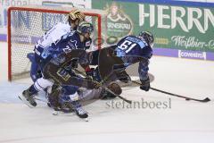 Im Bild: David Elsner (#61 ERC) stolpert über Andreas Jenike (#92 Iserlohn) - daneben Matt Bailey (#22 ERC)

Eishockey - Herren - DEL - Saison 2019/2020 -  ERC Ingolstadt - Iserlohn Roosters - Foto: Ralf Lüger